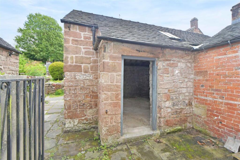 Barn (1).JPG