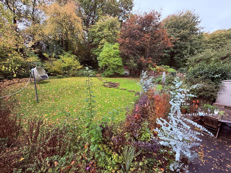 Hinchley Close, Esher