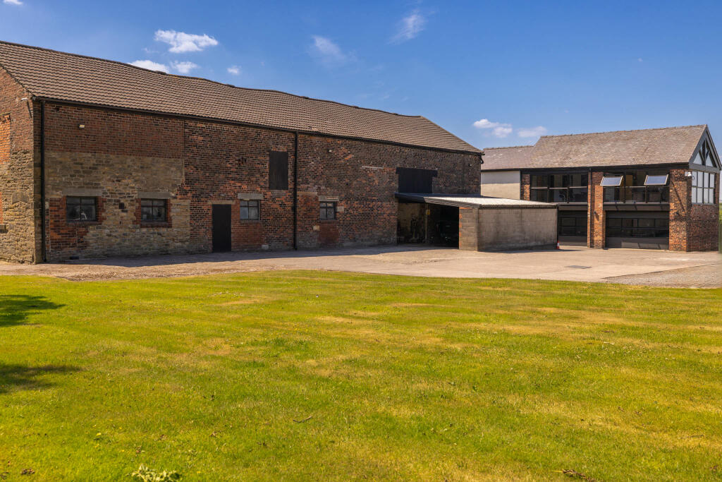 20230615-1351_Highfields Farm, Moss Hall Road, OL1