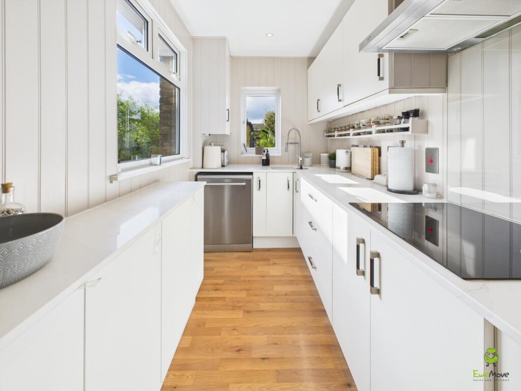 CAM03418G0-PR0191-STILL011