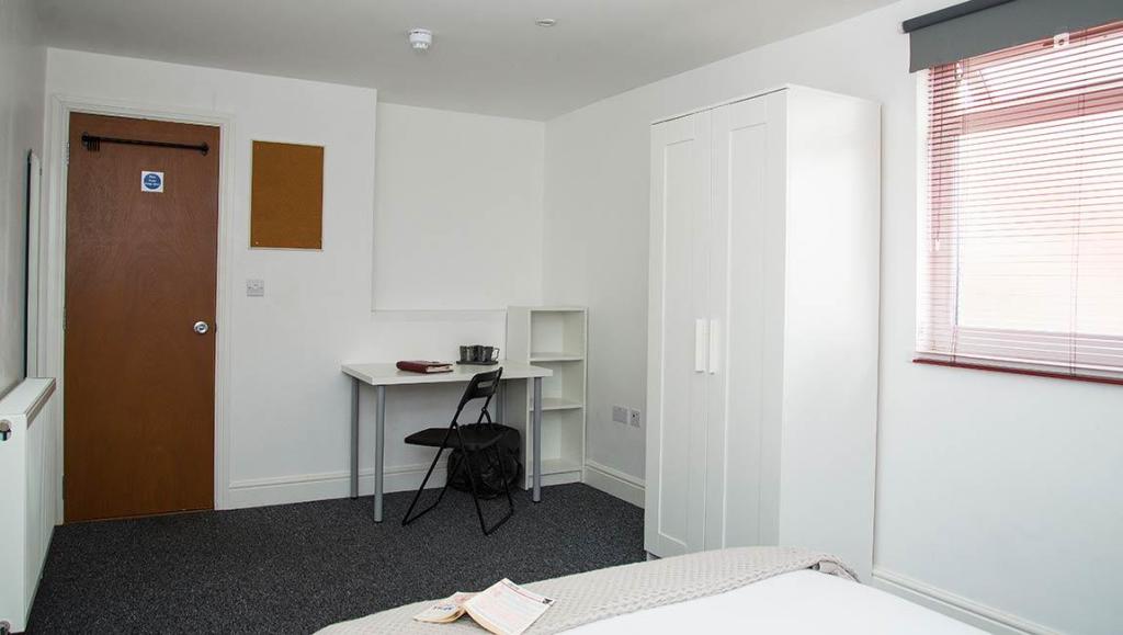 6-bed-student-house-britannia-road-north-3-portsmo