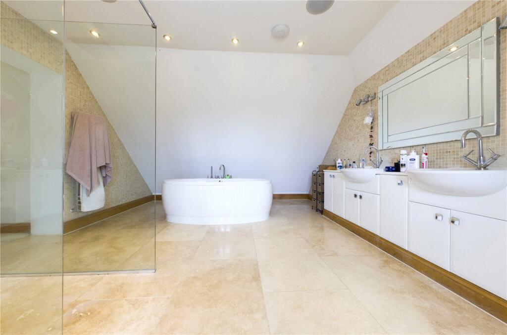 Master En-Suite
