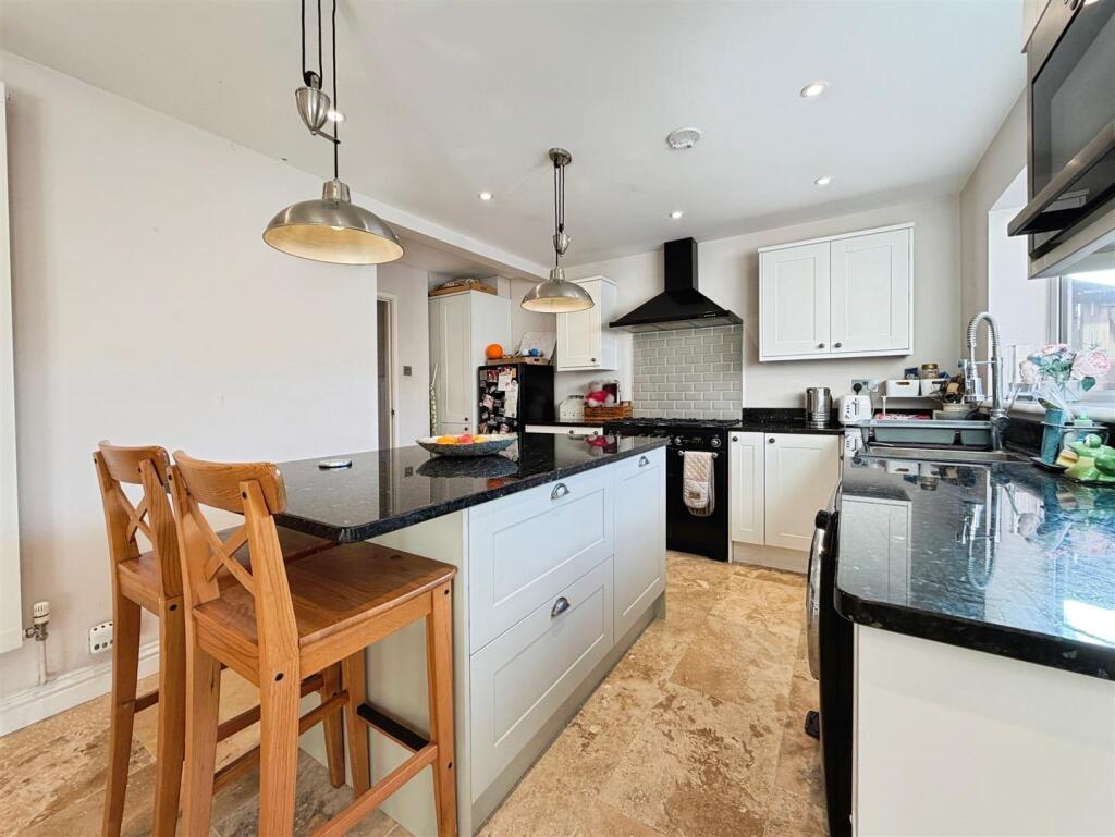 6b737bef--4FE0-BBEB-A783EBEAB06F-66107-00001A9737F