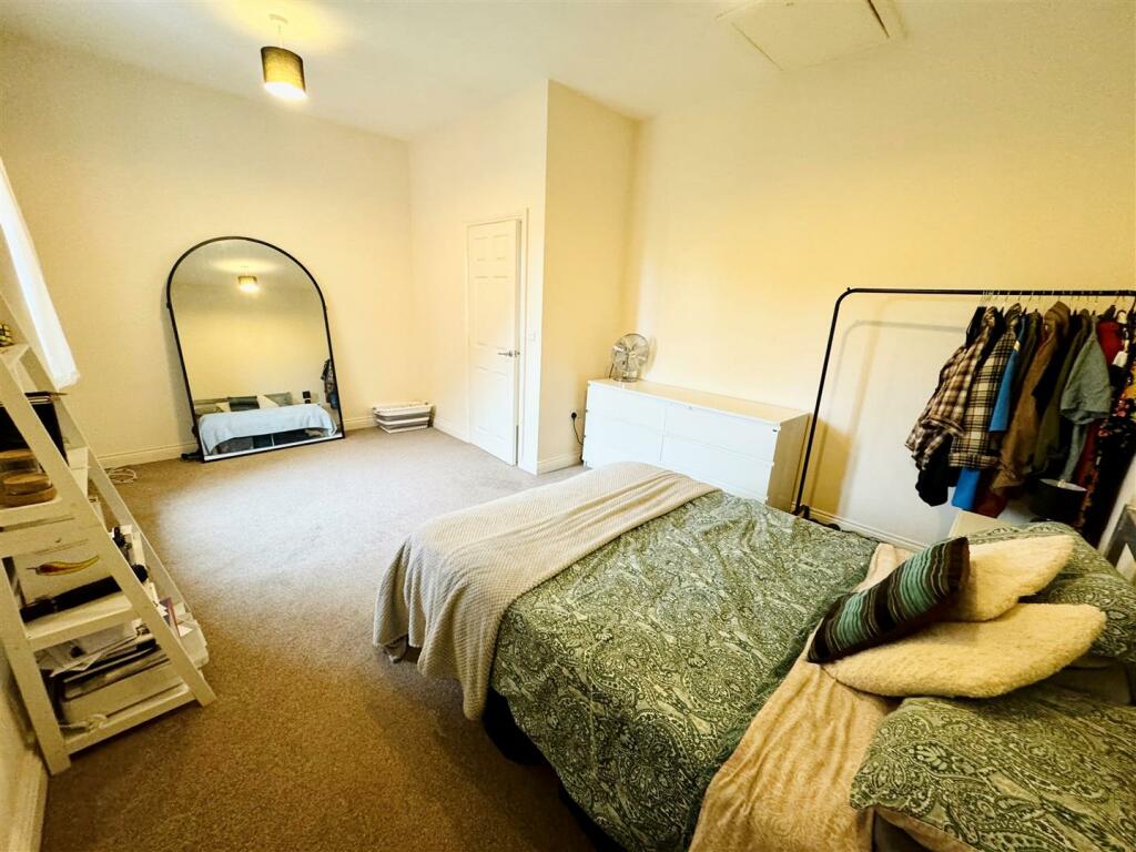 bedroom..jpg