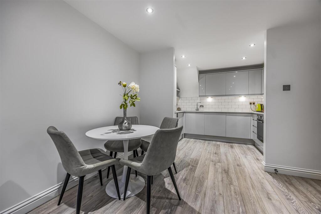5 Clearwater Apartments, South Parade, Southsea-Po