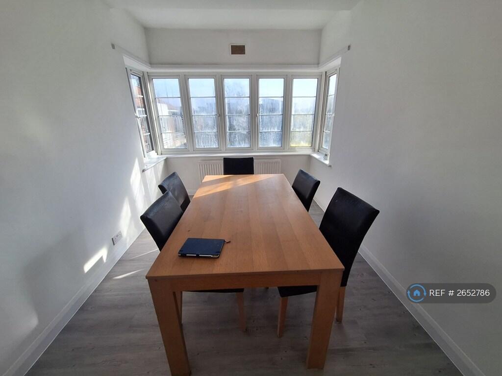 3rd Bedroom/Dining Room