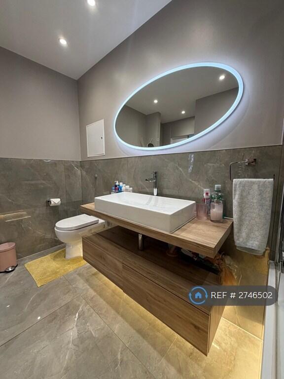 En Suite Bathroom 