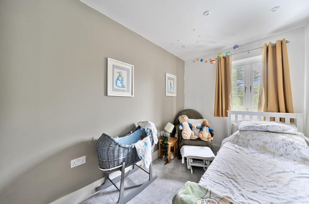 1298394-16-685d12...