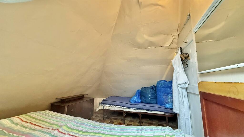 Attic room 1