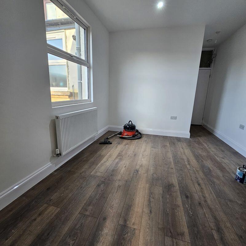 BEDROOM LOUNGE