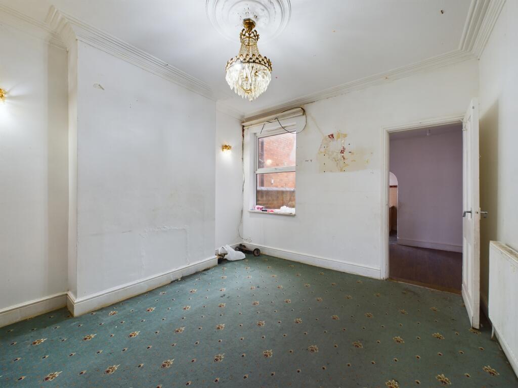 CAM03860G0-PR0112-STILL002