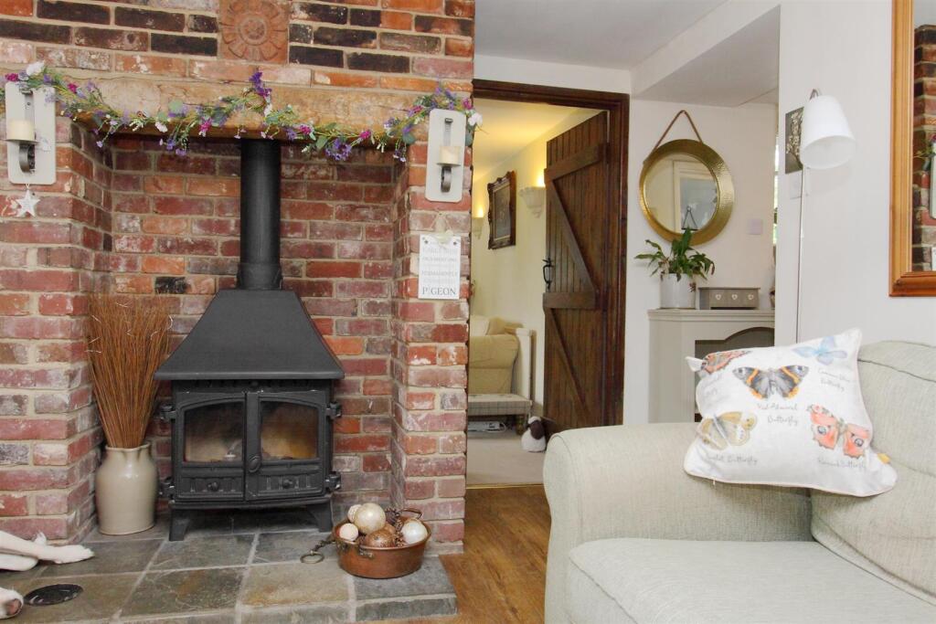 Ringwold Cottage - Woodburner