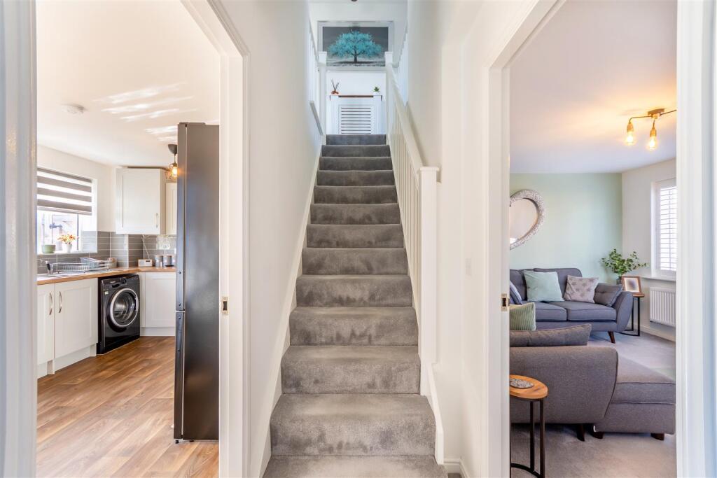 8637806-interior08v2.jpg