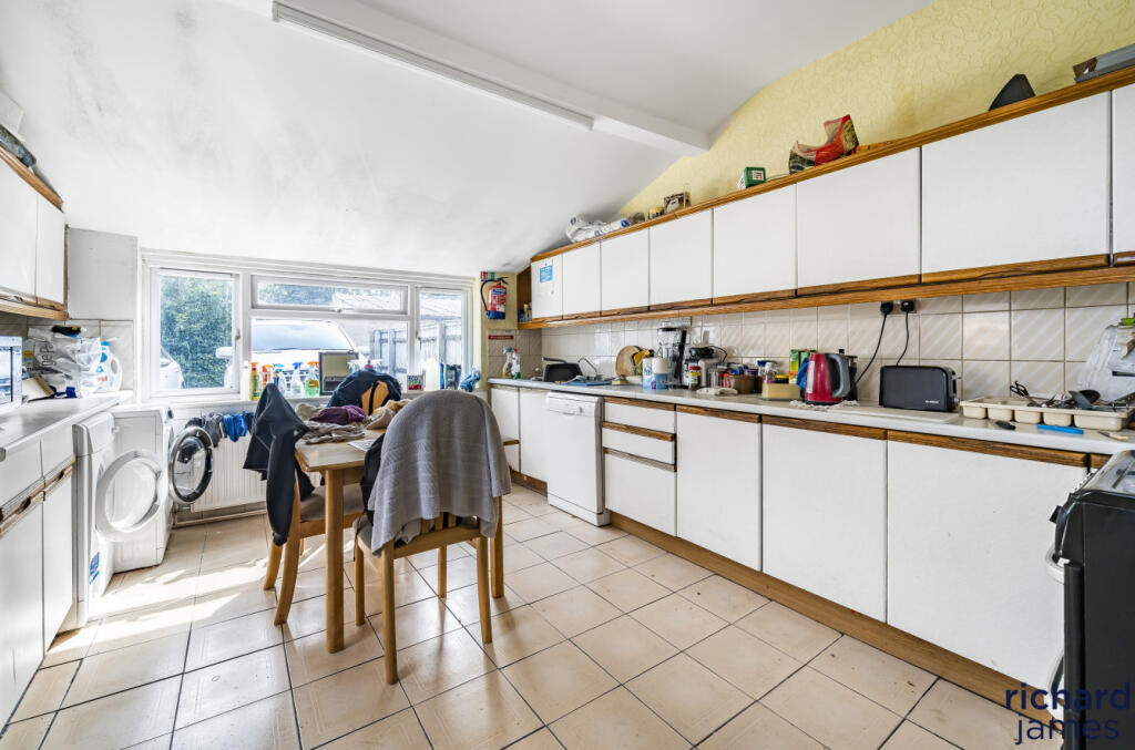 8fd22109-f853-447...