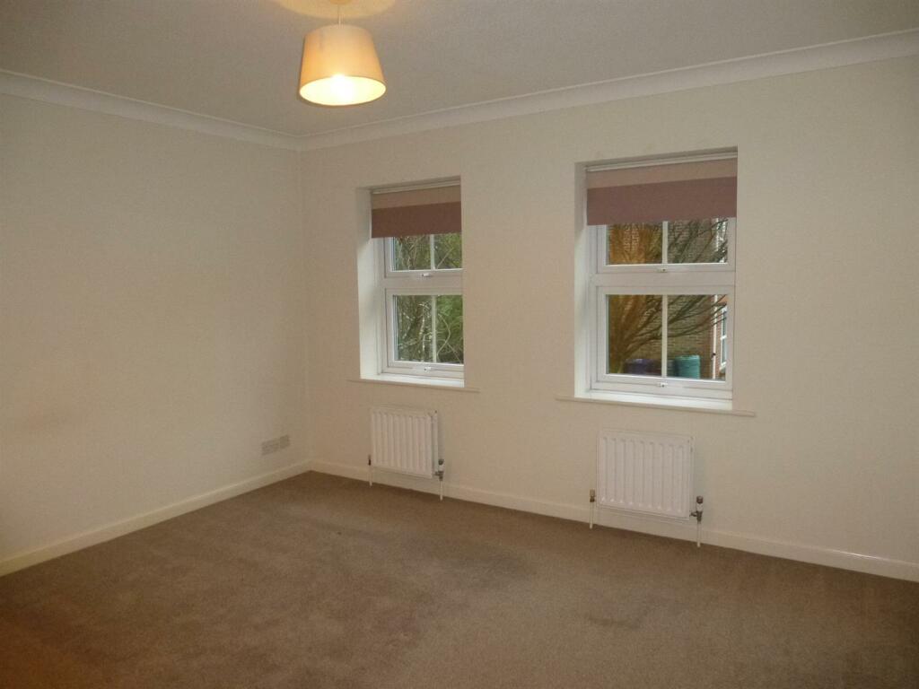 12 Stile Gardens master bedroom.JPG