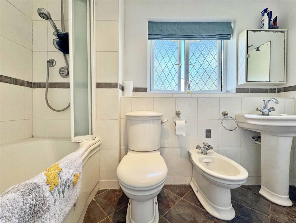 Family Bathroom.jpg