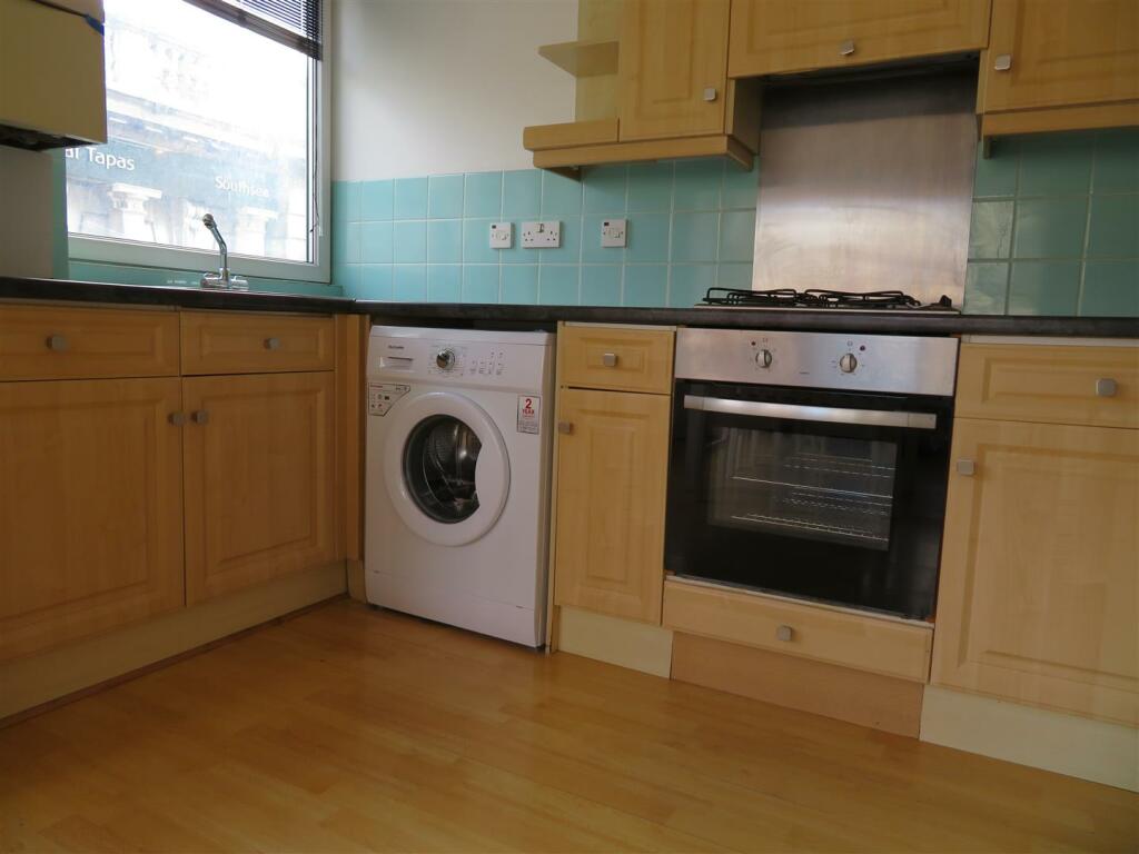 9 Kings House Kitch2.JPG