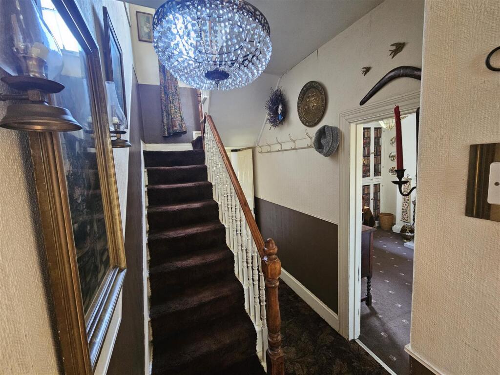 Hallway.jpg