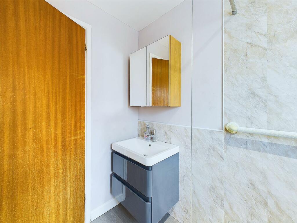 Family Shower Room