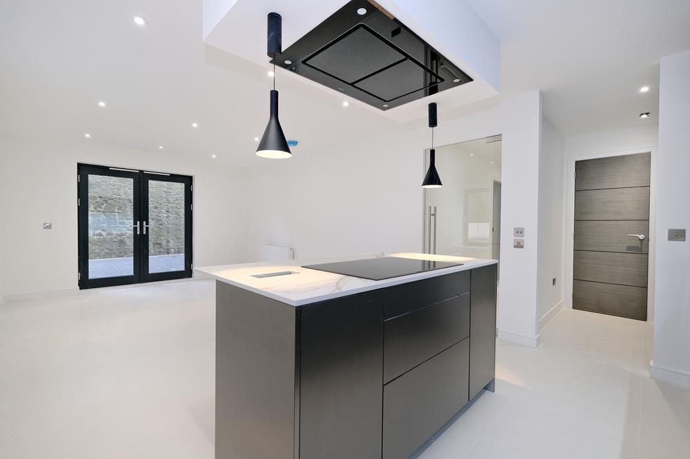 Kitchen  Lounge