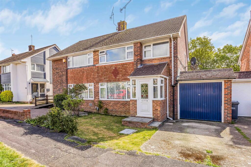 138 Greenfield Crescent, Cowplain-Small-PorticoMar