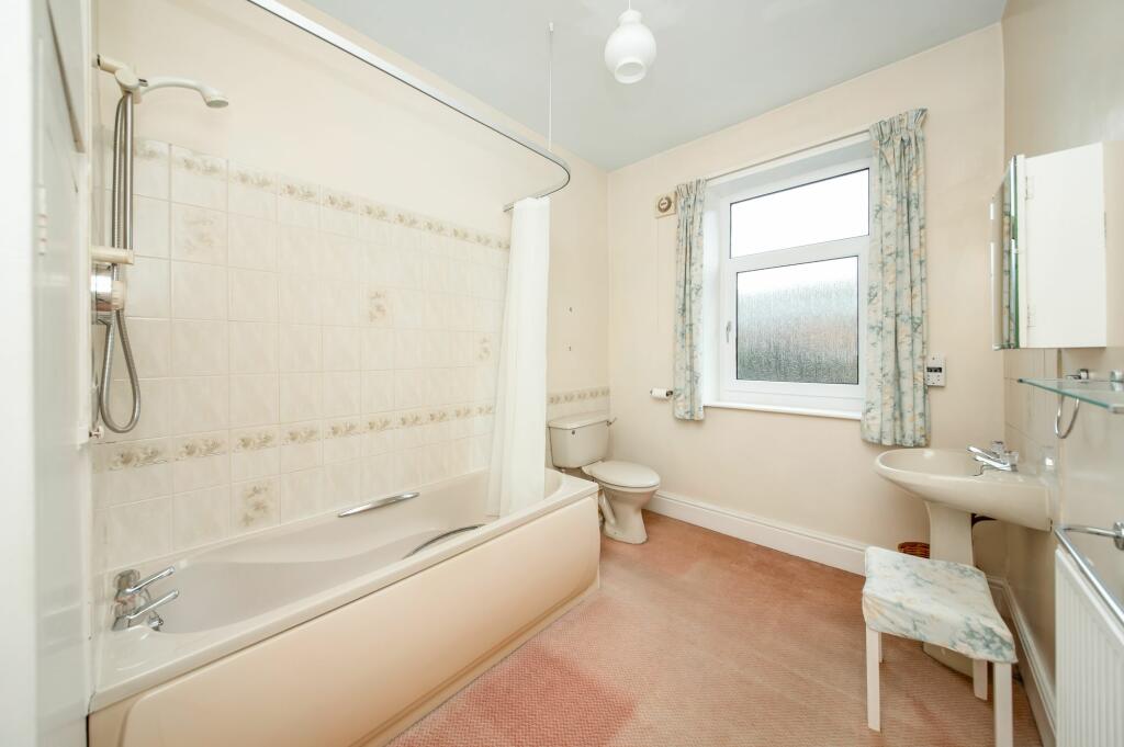 APARTMENT - BATHROOM