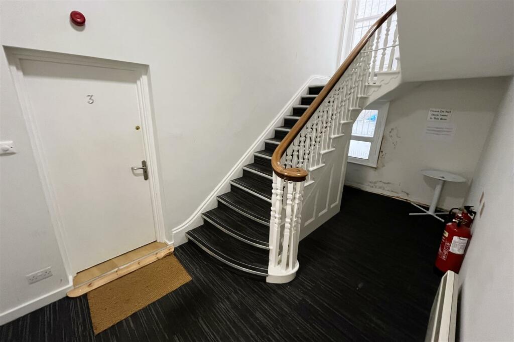 Flat 2, 38 Corn Street, City Centre Bristol BS1 1H
