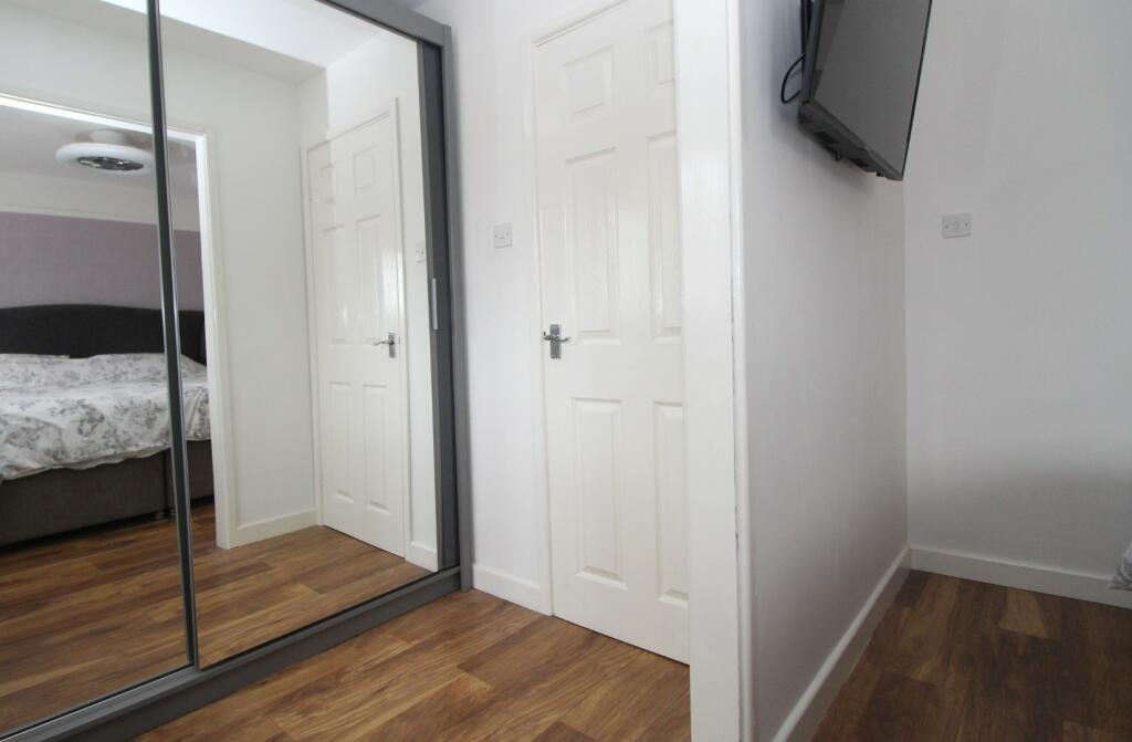 Dressing Area/'bed 3