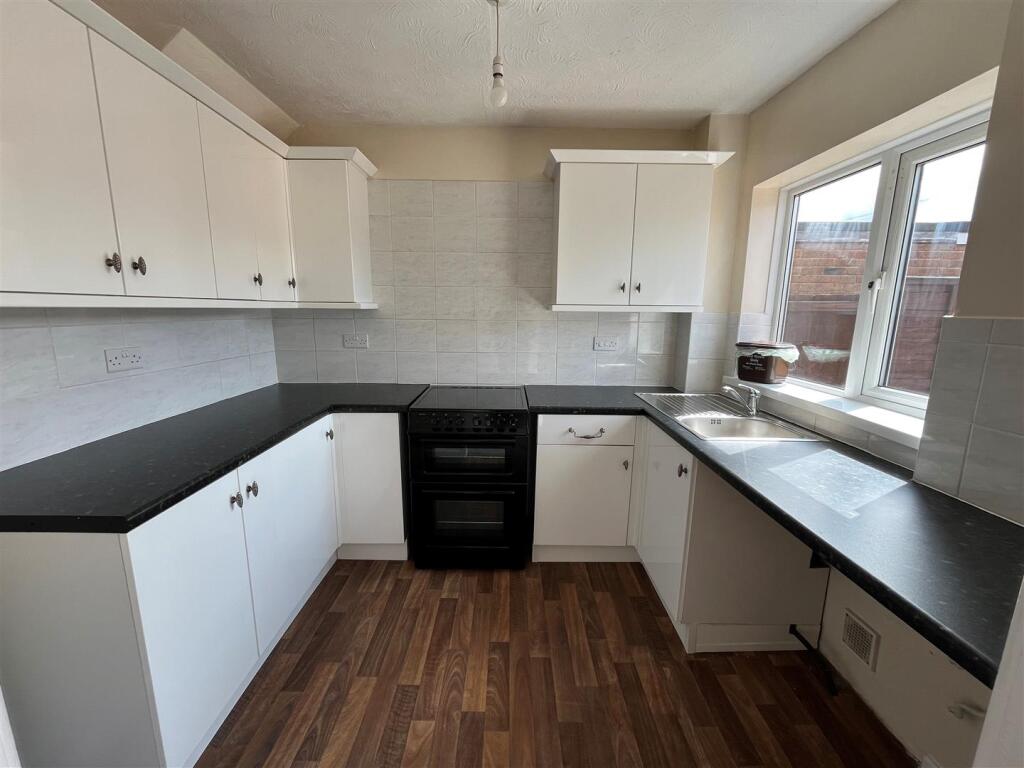 Kitchen 1.jpg