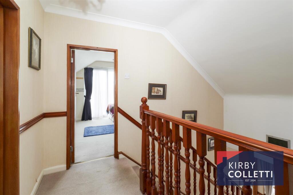 FIRST FLOOR LANDING