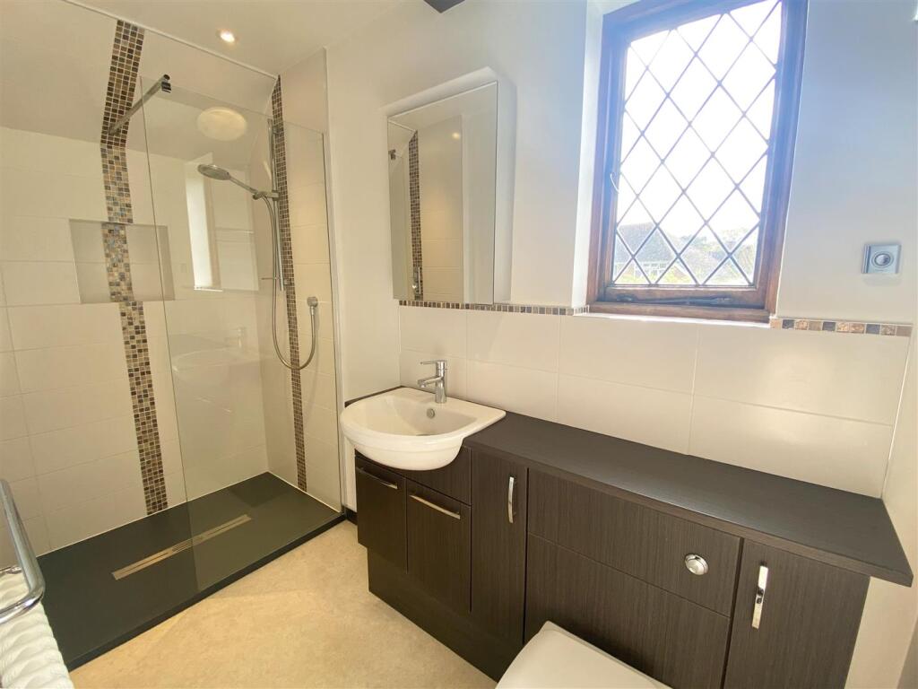 Shower Room.jpg