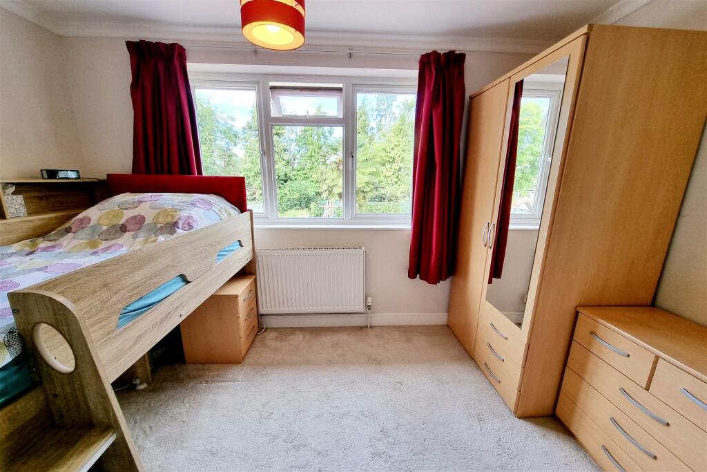 BEDROOM 4: