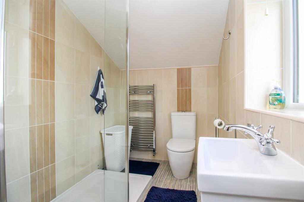 EN SUITE SHOWER ROOM/W.C.