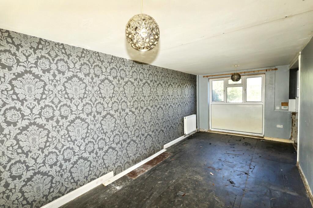 177 Tithe Farm Road, Houghton Regis, Dunstable, Bedfordshire, LU5 5JF