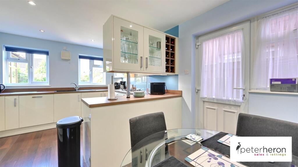 Breakfasting Kitchen