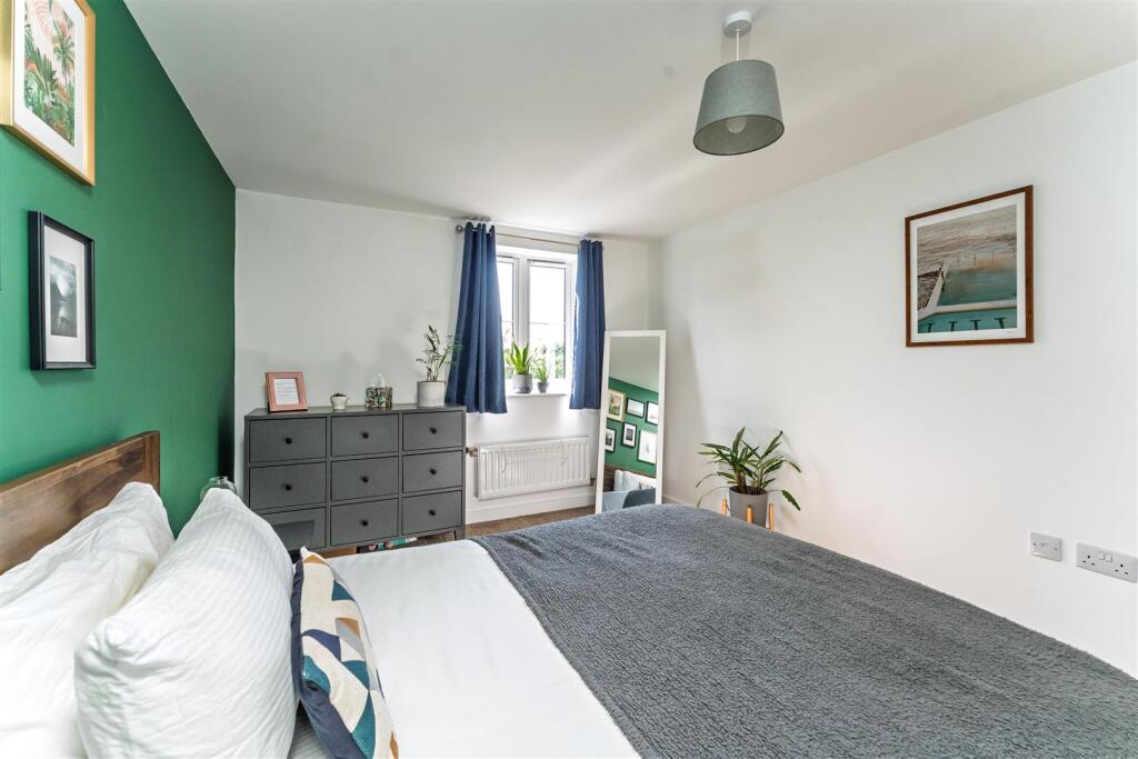 22 Sorrell Place BS34 8AB -6.jpg