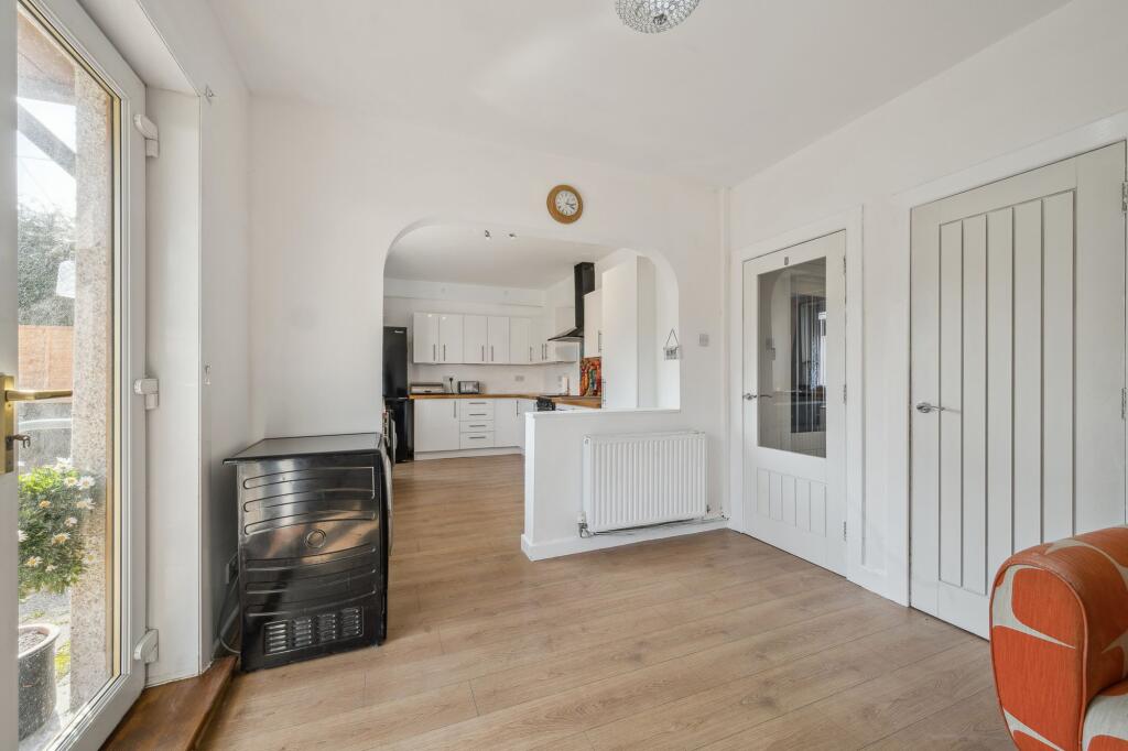 Kitchen/ Dining Area