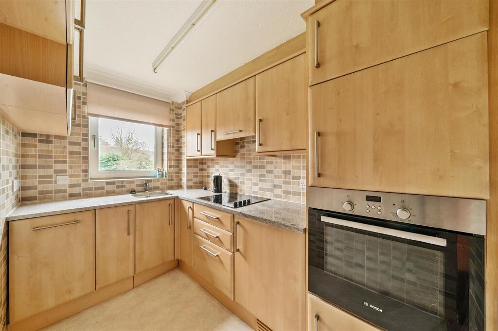 Kitchen: