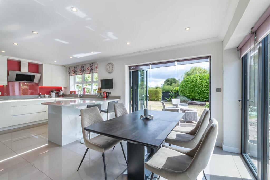Kitchen Dining Area