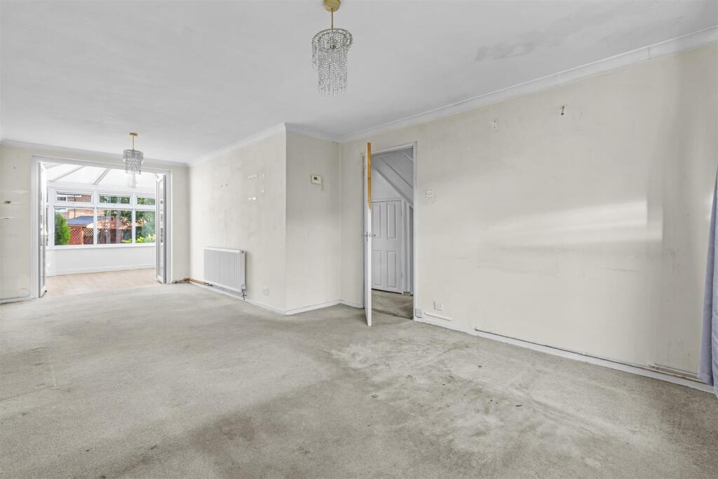 32 Campbells Ride, HP15 6TQ-6.jpg