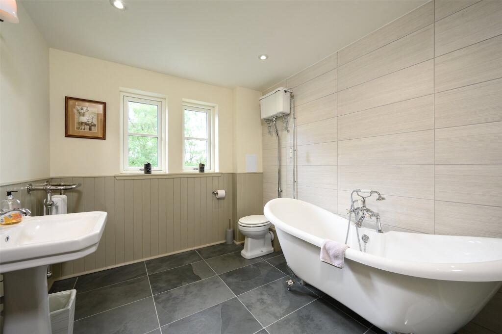 En-Suite Bathroom