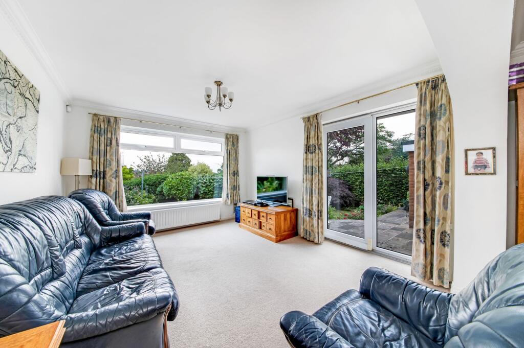 OPEN-PLAN LIVING DINING ROOM