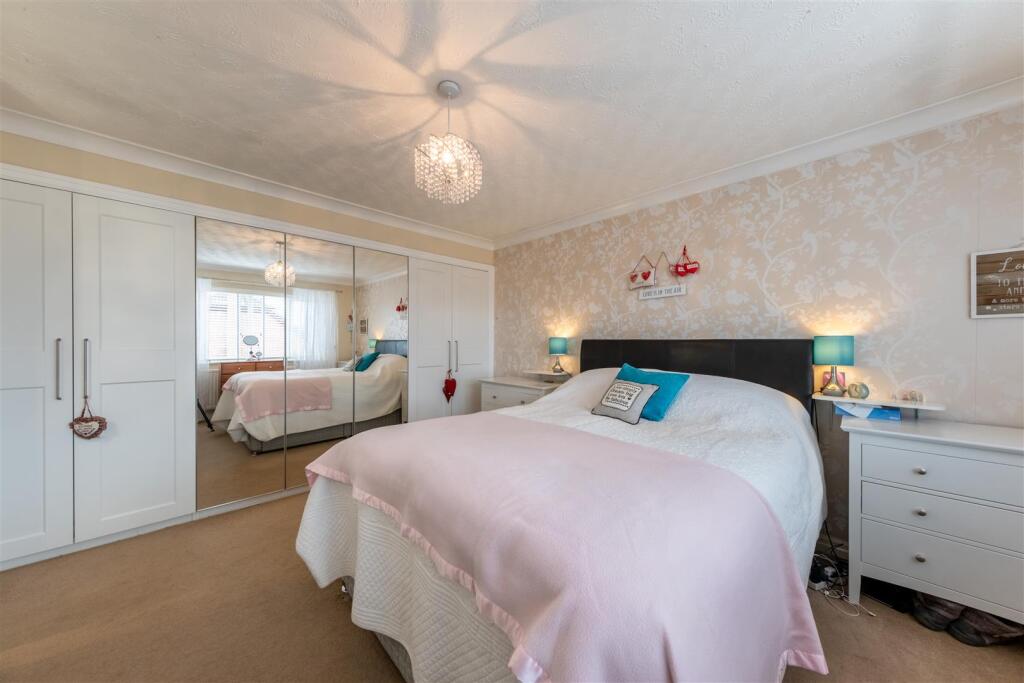 26 Chesterfield Close-024.jpg