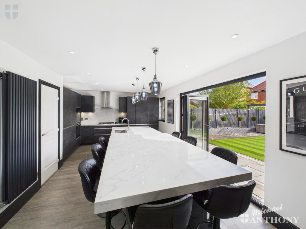 CAM03852G0-PR0410-STILL022