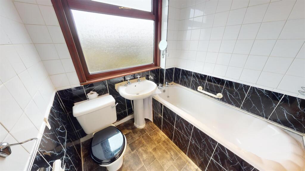 Sycamore Avenue Bathroom