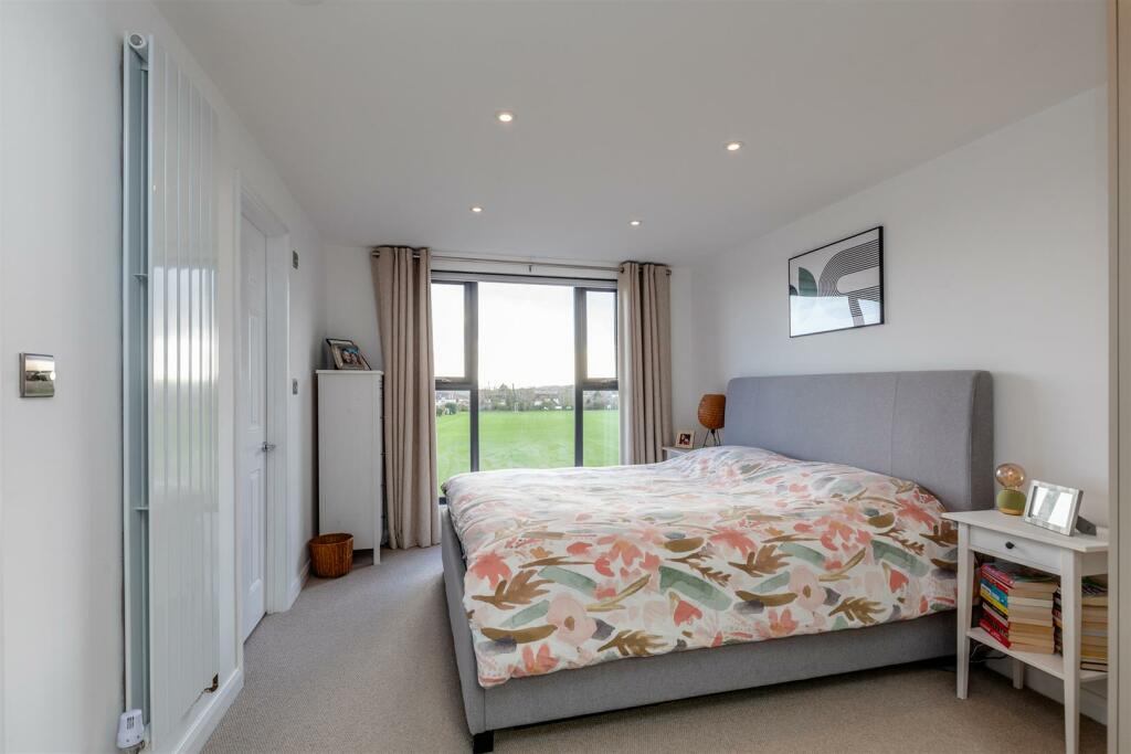 Sates Way, Henleaze Bed 1b.jpg