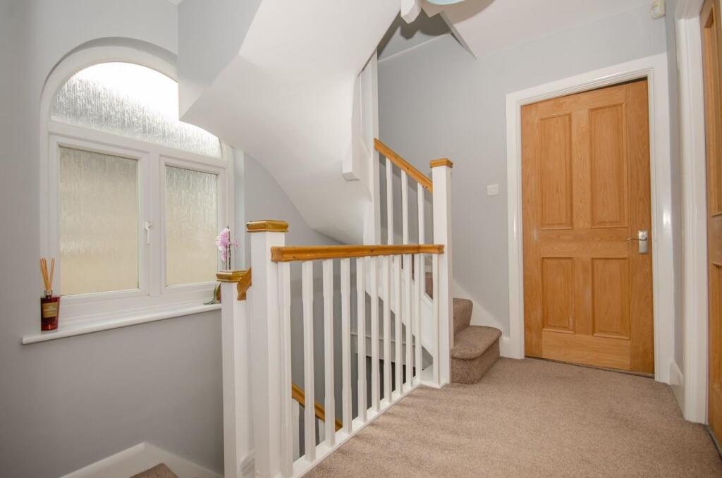 First floor landing pic 2.jpg
