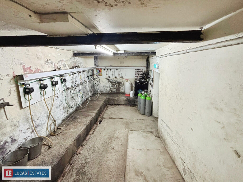 9aec0fb8-5C-4673-...