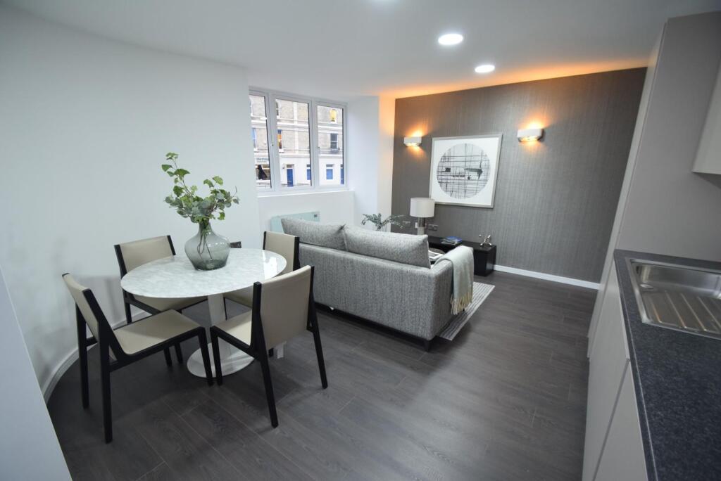 Berkeley House  lounge din Nov 20.JPG