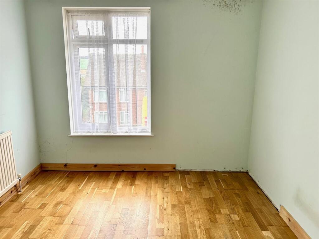 Chichester Close 3 Bed 3.jpg